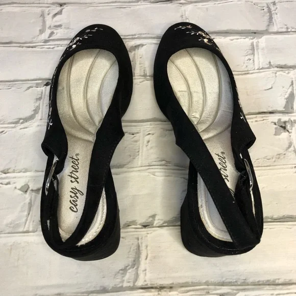 NWT Floral Embroidered Chunky Block Heels - Picture 6 of 12